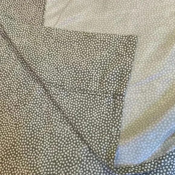 Jennifer Adams 100% polyester queen, flat sheet. Soft and wrinkle free. - Picture 1 of 5